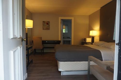 1 queen bed