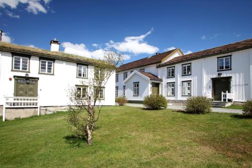 . Kongsvold Fjeldstue by Frich`s