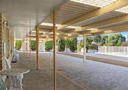 บริการและสิ่งอำนวยความสะดวก, อิโคโน ลอดจ์ อลาบาสเตอร์ (Econo Lodge Alabaster) in คอวร่า