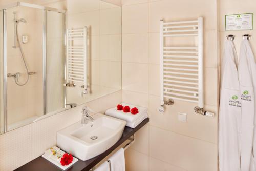 Z-Hotel Room Type - Premium Double or Twin Room