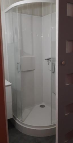 LE CHALET SUISSE - Chambre aux fleurs in เลอวิเซล