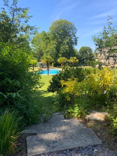 Red River Stables - Peaceful, beautiful grounds, swimming pool, central location for West Cornwall