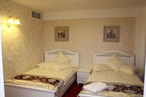 Standard Double or Twin Room image 10