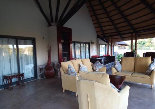 Charangwe River Lodge - Bordering Hurungwe Safari Area