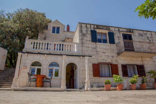  Apartments Curri in Pučišća