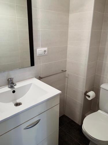 One-Bedroom Apartment room in Ayuntamiento Silence
