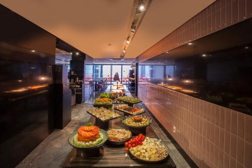 Food and beverages, Hotel WZ Jardins in São Paulo