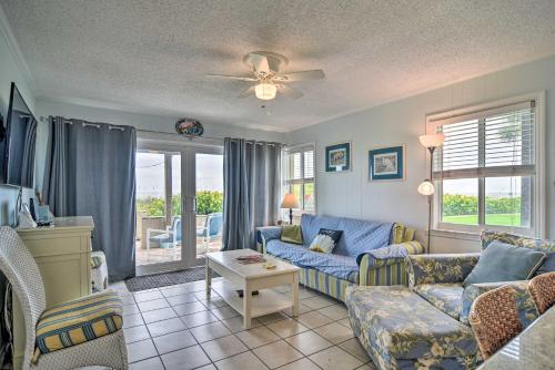 Breezy & Beachy Belleair Condo: 12 Steps to Shore! in Belleair Beach (Florida)