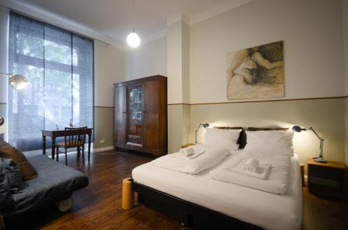 Altbauwohnung mit 3 Bädern (PB6) in Berlin, Deutschland