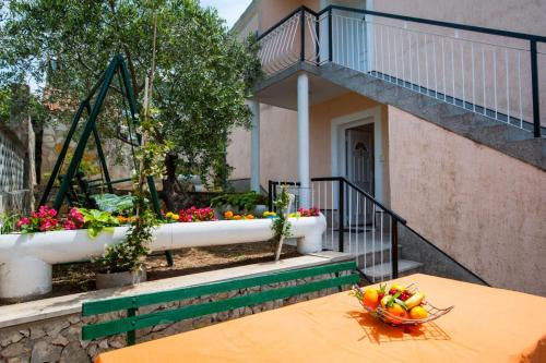 Apartment with Garden View image 1