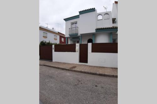  CASA DE DISEÑO EN LA PLAYA. in Rota