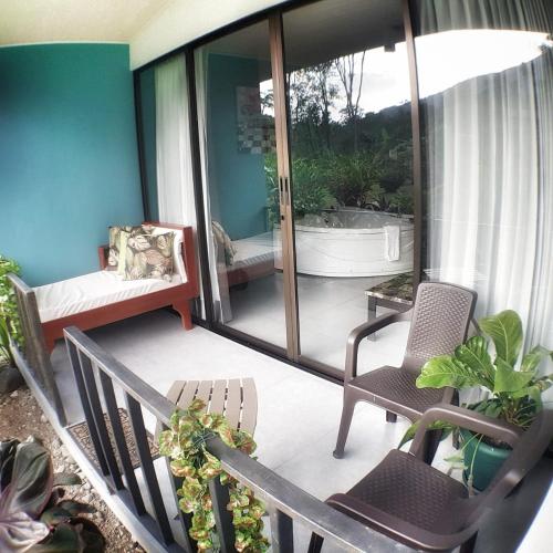 Balcony/terrace, Yellow Tree Suites in La Fortuna
