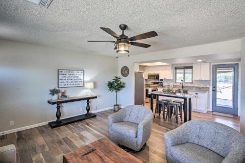 Updated Home with Patio 5 Mins to Lake Havasu! - image 3