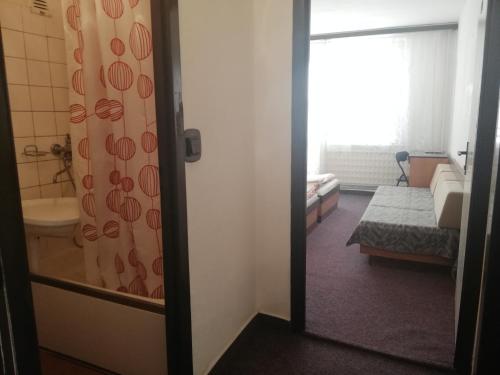 2 twin beds