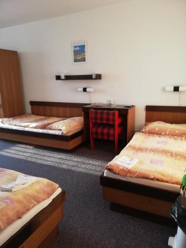 2 twin beds