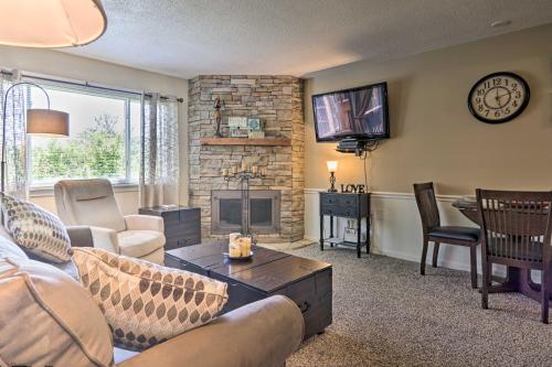 Condo with Pool and Grill Access about 4 Mi to Gatlinburg! in Gatlinburg, USA