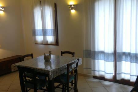 Appartamento AZZURRO con Balcone e panorama sul paese Santa Teresa Gallura