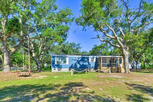 B&B Harkers Island - Pelican Place Coastal Cottage Walk to Back Sound - Bed and Breakfast Harkers Island