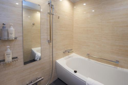 Bathroom, Quintessa Hotel Osaka Bay near INTEX, International Exhibition Center
