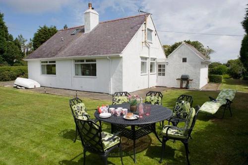 CAE GRUGOG COTTAGE-3 Bed-Sleeps 6-Ground Floor Bathroom