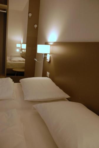 2 twin beds