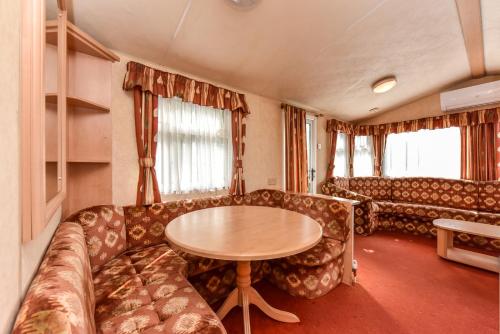 2 bedrooms, 4 beds