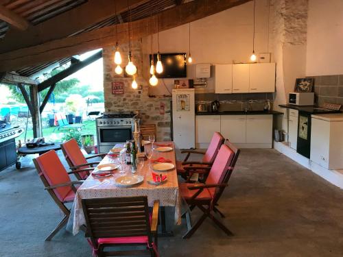 Iekārtas, French Fields Luxury Glamping Twin Emperor Tent in Le-Vieux-Cerier