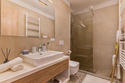 Green Penthouse with Terrace, Mountain View and Jacuzzi image 1