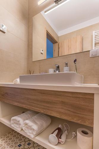 Green Penthouse with Terrace, Mountain View and Jacuzzi image 7