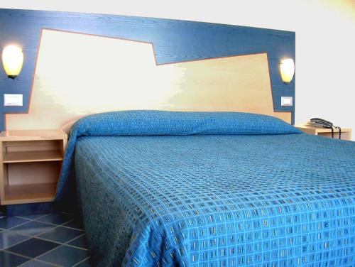 2 twin beds