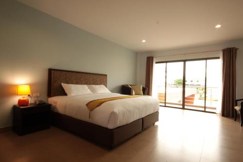 Paragon Suite Resort in Thep Prasit