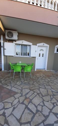One-Bedroom Apartment image 1