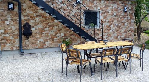 Kert, Apartmán Dračí údolí (Apartman Draci udoli) in Trutnov