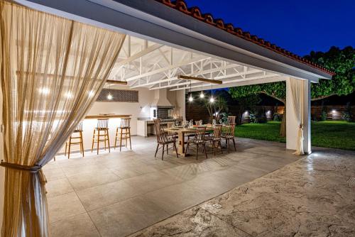 المرافق, Aigli Villa in Chamouzas