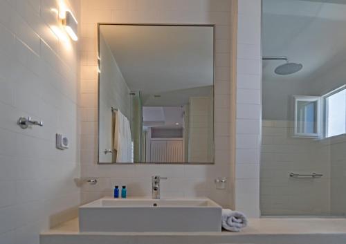 Adonis Hotel Studios & Apartments - image 13