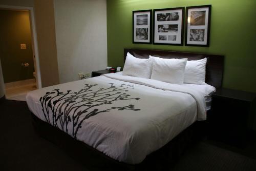 Sleep Inn near Great Lakes Naval Base in Lake Bluff, USA