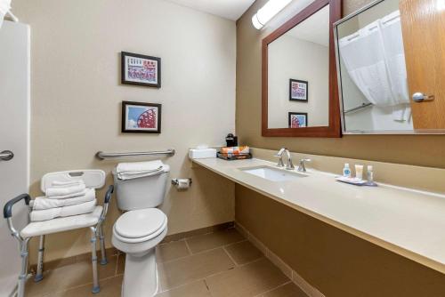 Comfort Inn & Suites Cincinnati Eastgate - image 41