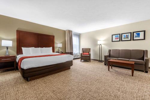 Comfort Inn & Suites Cincinnati Eastgate