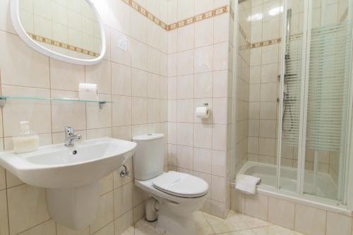 2 bedrooms, 3 beds