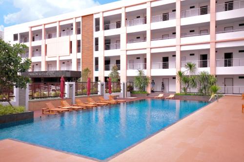 Paragon Suites Resort in Thep Prasit