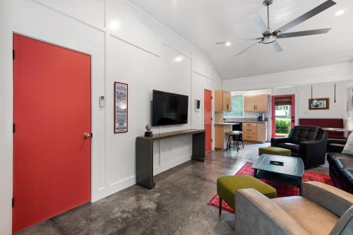 NEW Folly Vacation Listing 209 East Cottage near the beach - image 3