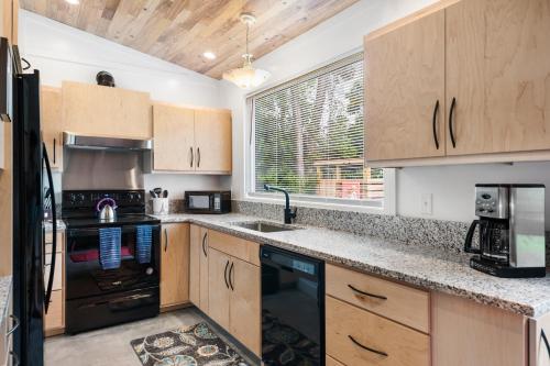 NEW Folly Vacation Listing 209 East Cottage near the beach - image 8