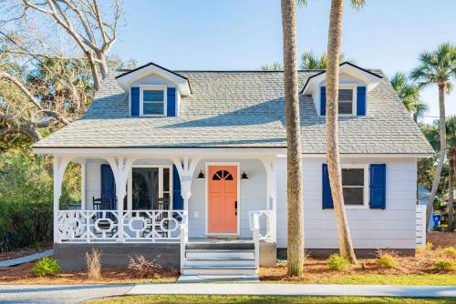 Folly Vacation Beautiful Beach Cottage 209-A Folly Beach