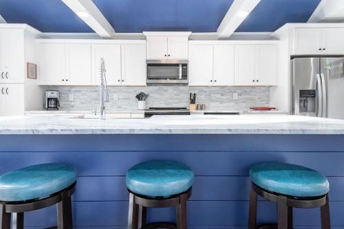 Brand NEW Folly Vacation Listing Beautiful Beach Cottage - image 3