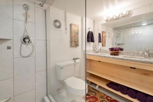 NEW LISTING Completely Renovated Laid Back Casual Beach Bungalow - image 9