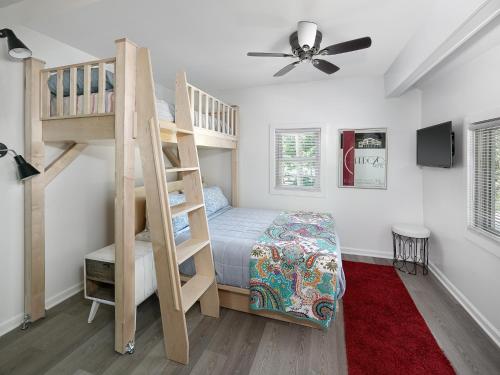 Folly Vacation 305 E Erie: Fantastic Location Recently Renovated! - image 2
