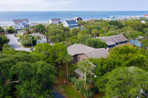 Folly Vacation 620 apartment w/bonus room one block to the beach & pet friendly - main image