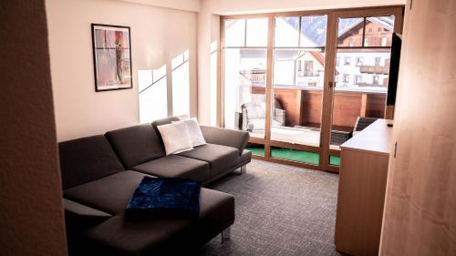 1 queen bed, 2 sofa beds