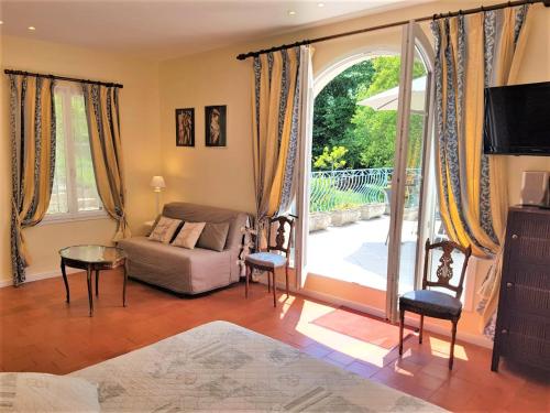 B&B with charm quiet kitchen sw pool. - image 11