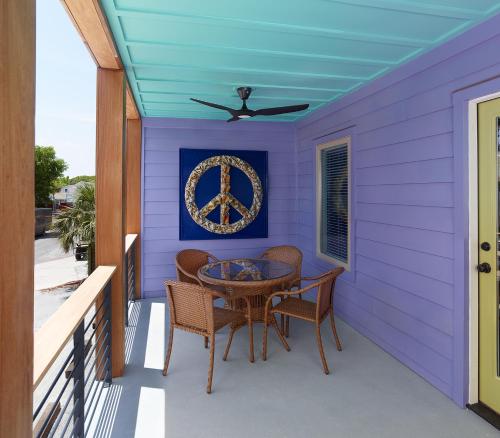 Folly Vacation Great Location, Super Cute & Spacious Apt B, Folly Beach